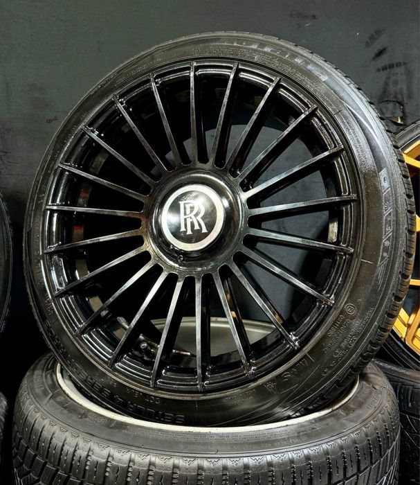 R17 Rolls Roys diska universal xama moshinaga tushadi