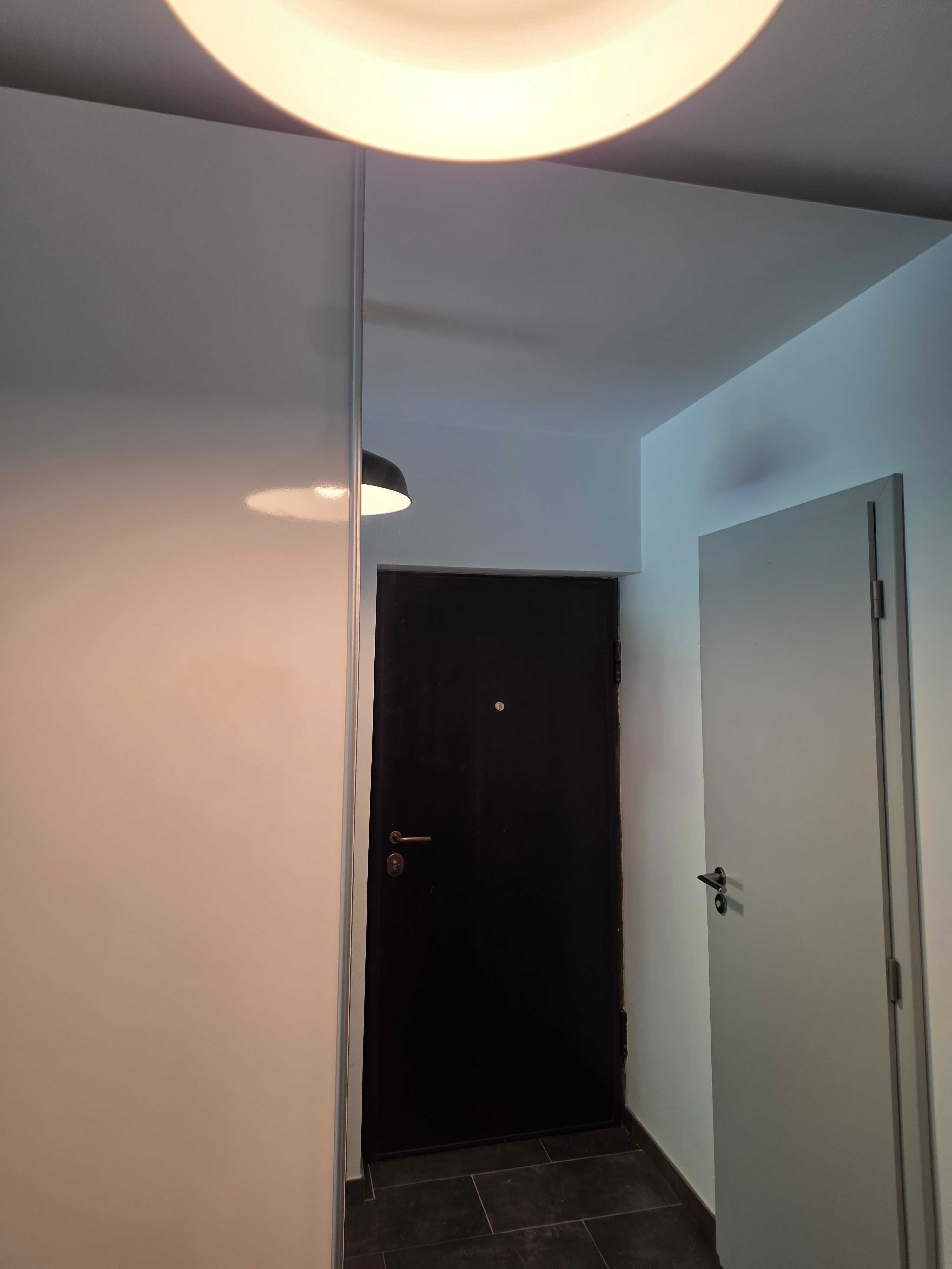 Продавам гардероб двукрилен с плъзгащи се врати 250 x 250