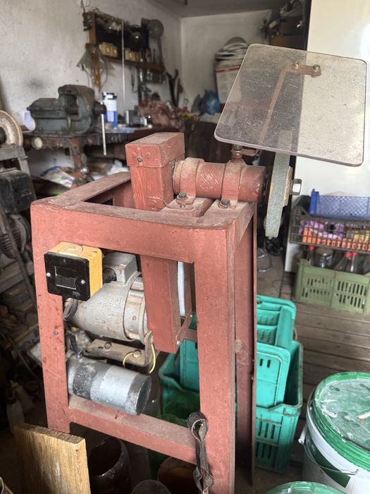 Продавам шмиргел монофазен