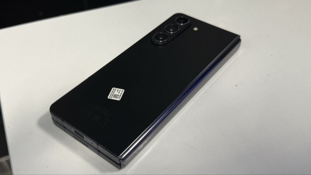 Продавам Samsung Galaxy Z Fold 5 512 / 12GB RAM Black