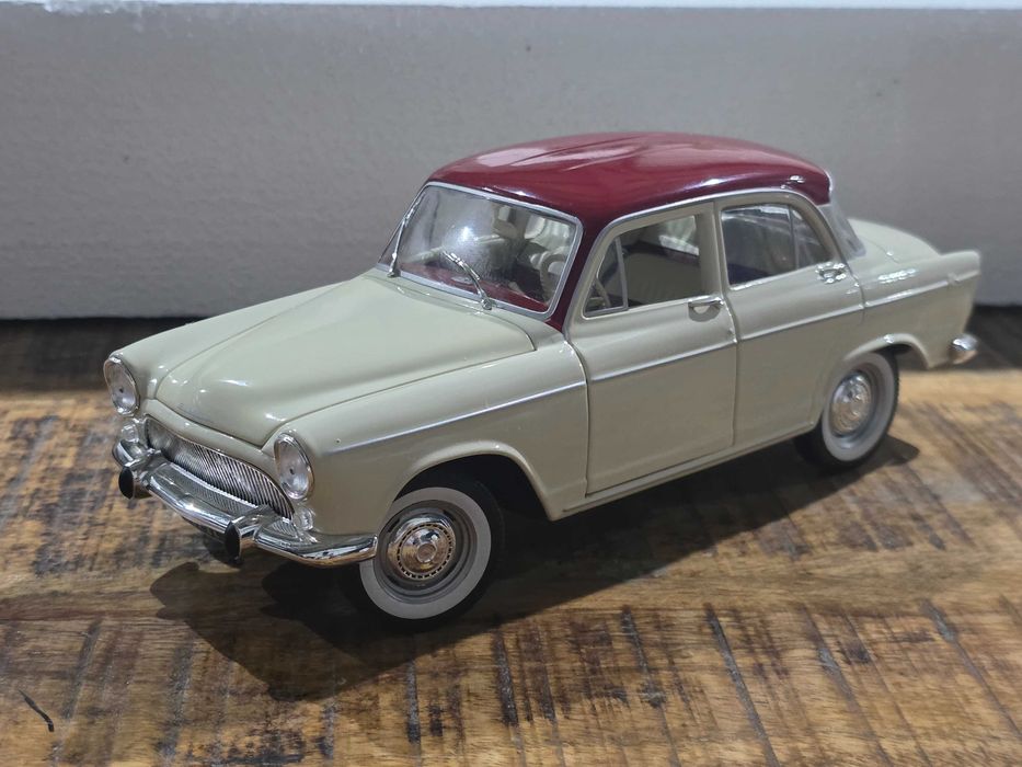 Macheta Auto 1/18 NOREV Simca Aronde P60