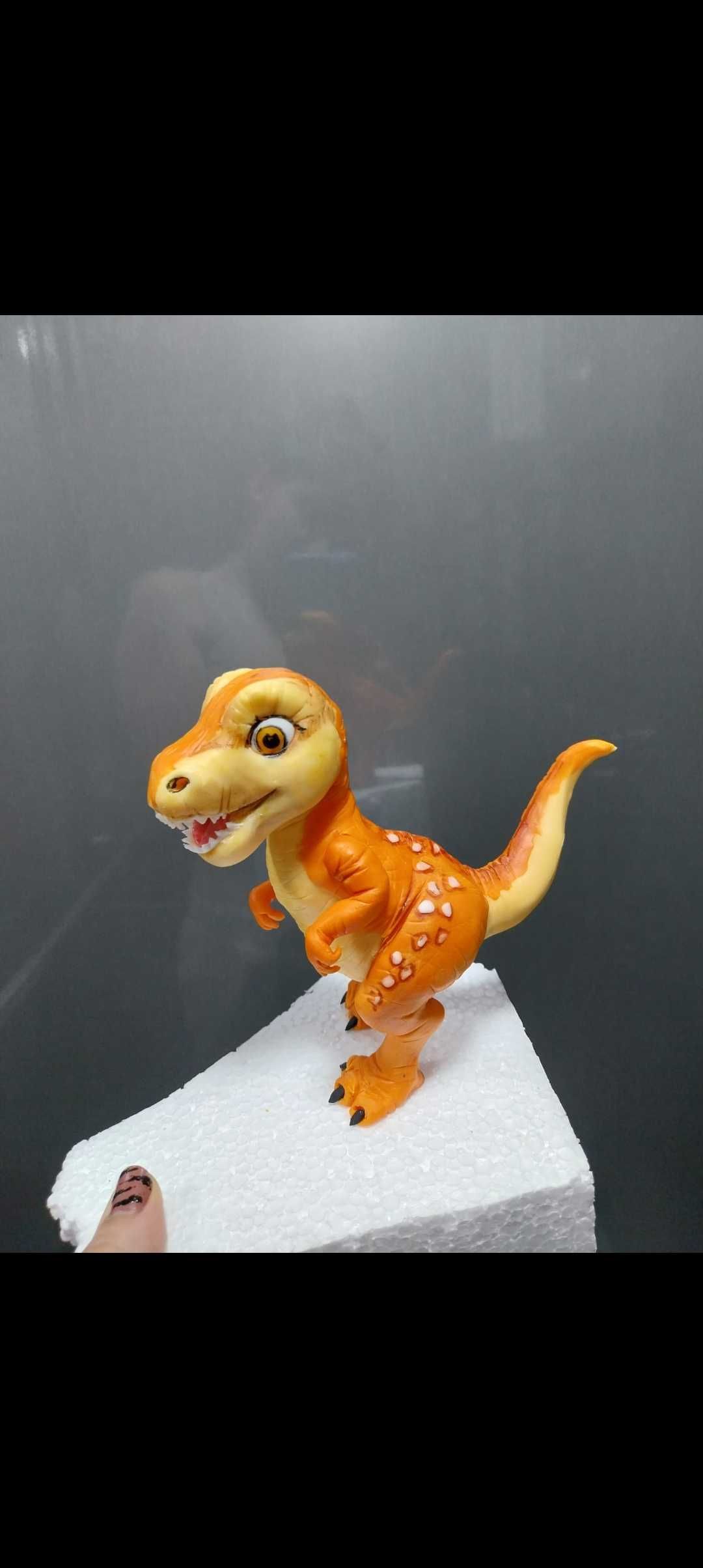 Figurine de pus pe tort