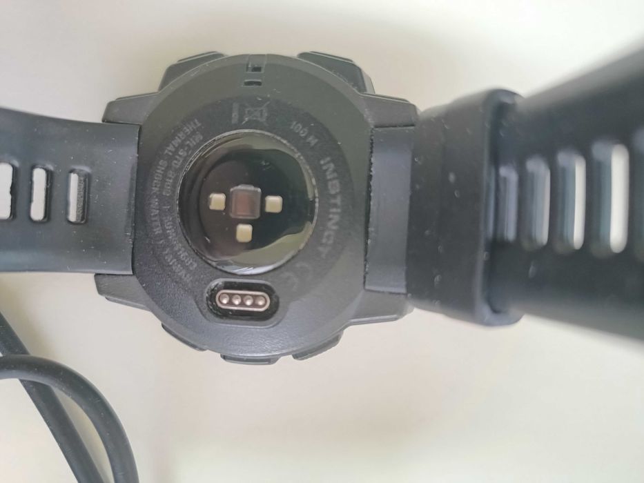 GPS часовник Garmin Instinct