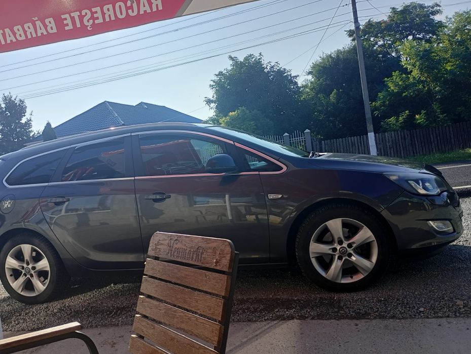 Vând Opel Astra j