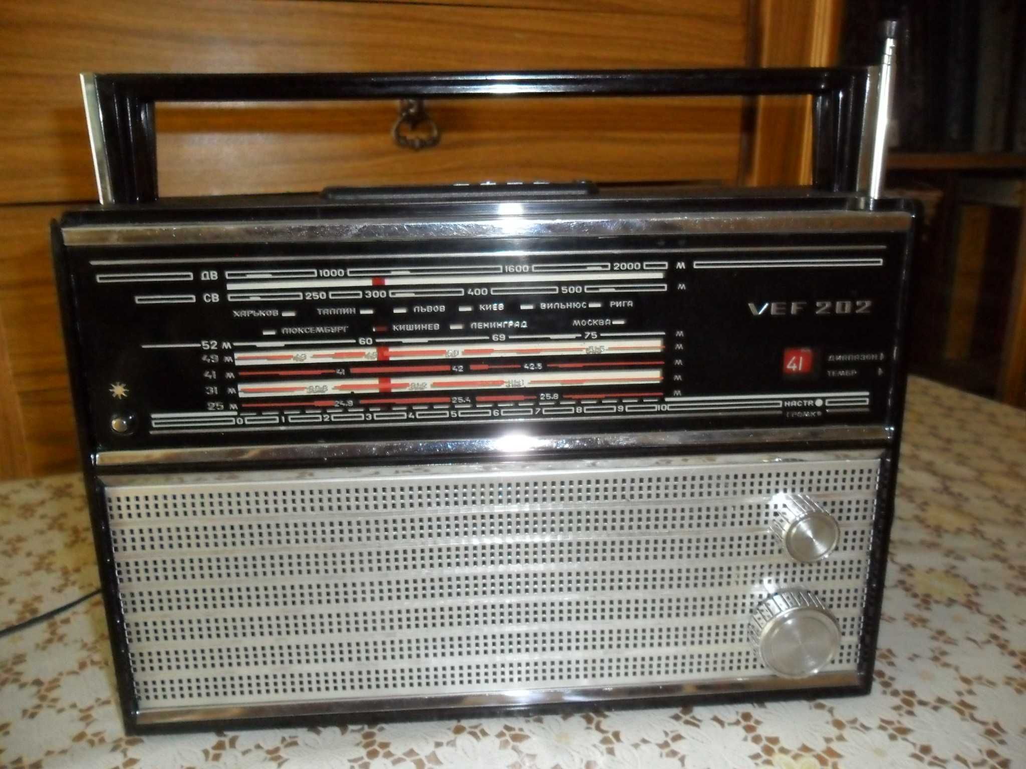 Продам радио VEF 202