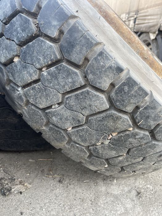 Гуми с джанти за камион 285/70/19,5