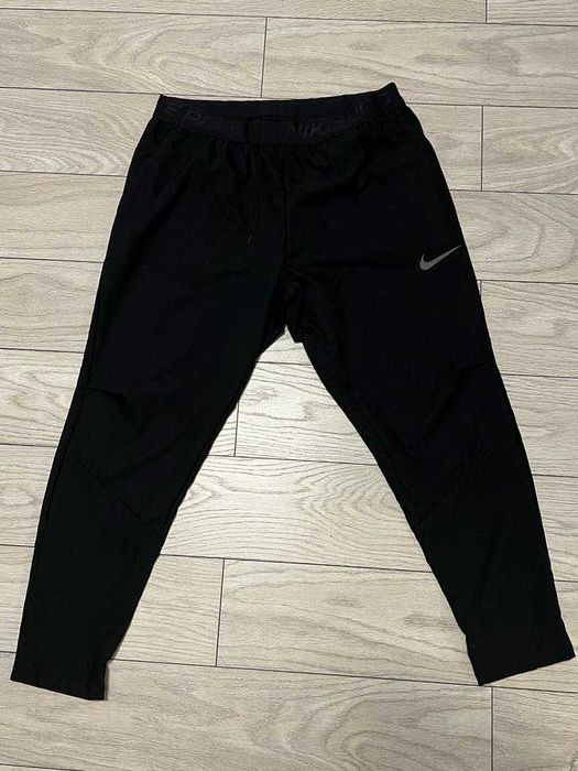 Compleu/Trening negru Nike Pro, marimea XL