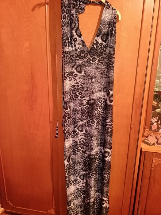 Rochie dama M cu despicaturi pe picioare