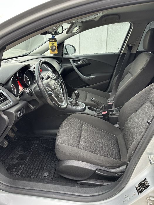 Opel Astra J 1.7cdti 110cp 2013