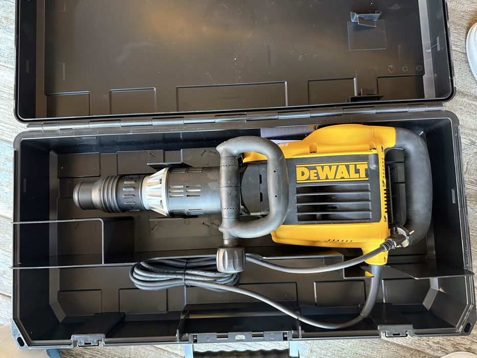 Ciocan demolator DeWalt