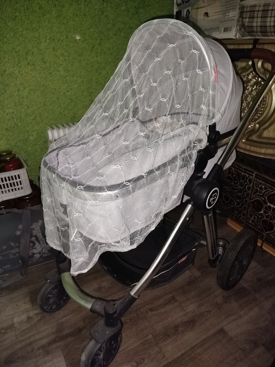 Коляска сотилади