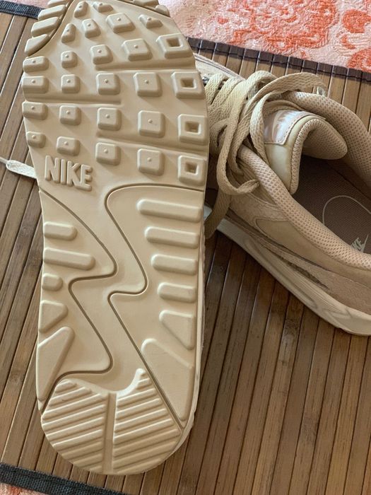 Маратонки NIKE AIR нови цвят бежов