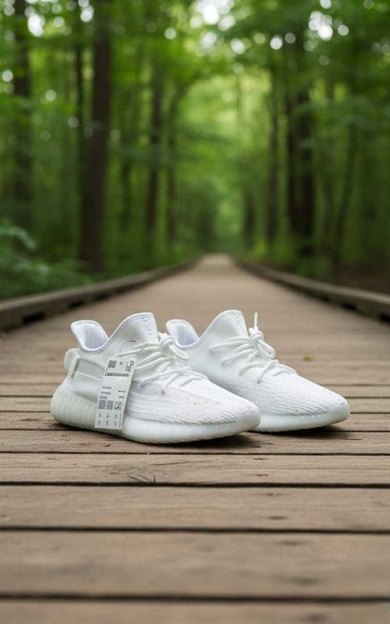 Adidasi Yeezy Boost 350 V2 Alb