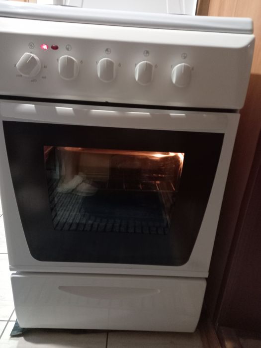 Продам Эл.плиту в отличном состоянии.