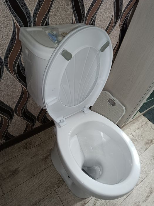 Продаём унитаз в отличном состоянии