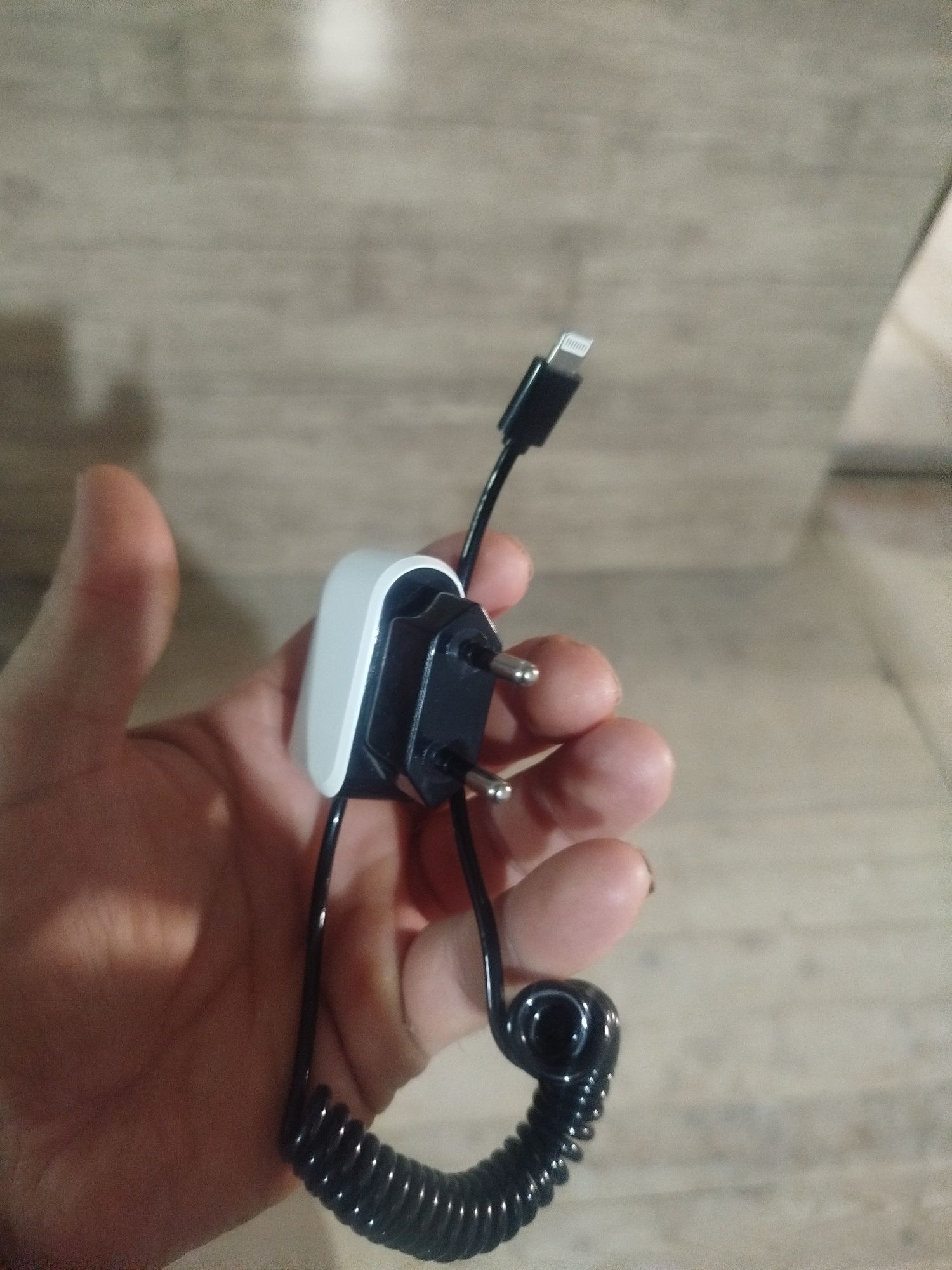 Iphone zaryachik sotilad top toza