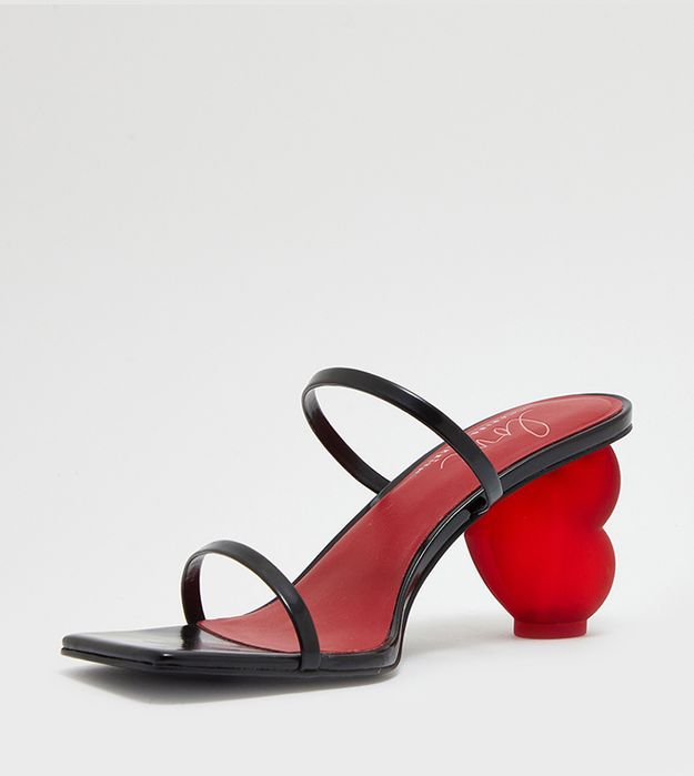 босоножки LOVE от Charles&Keith