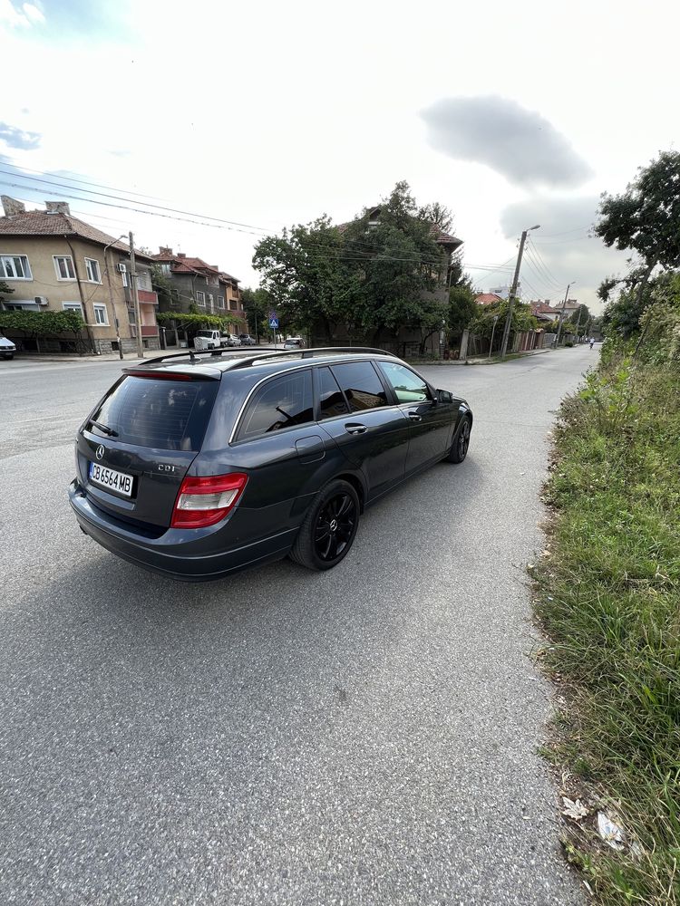 Продавам Mercedes-Benz C 220