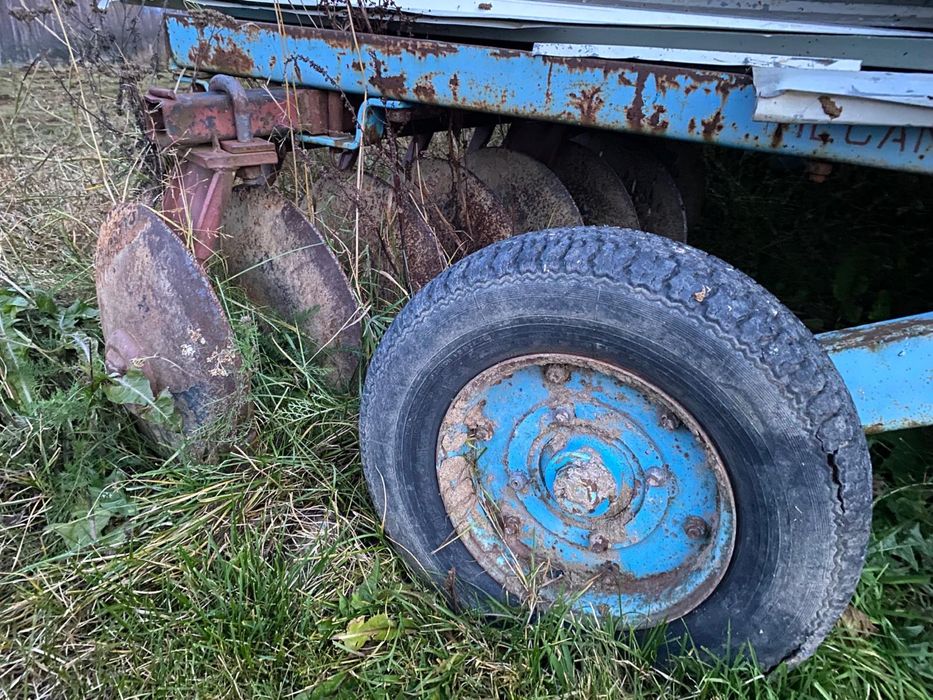 Vand tractor cu plug plus alte piese