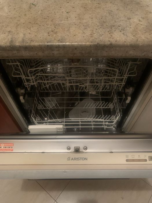 Съдомиялна машина Аристон Ariston за вграждане