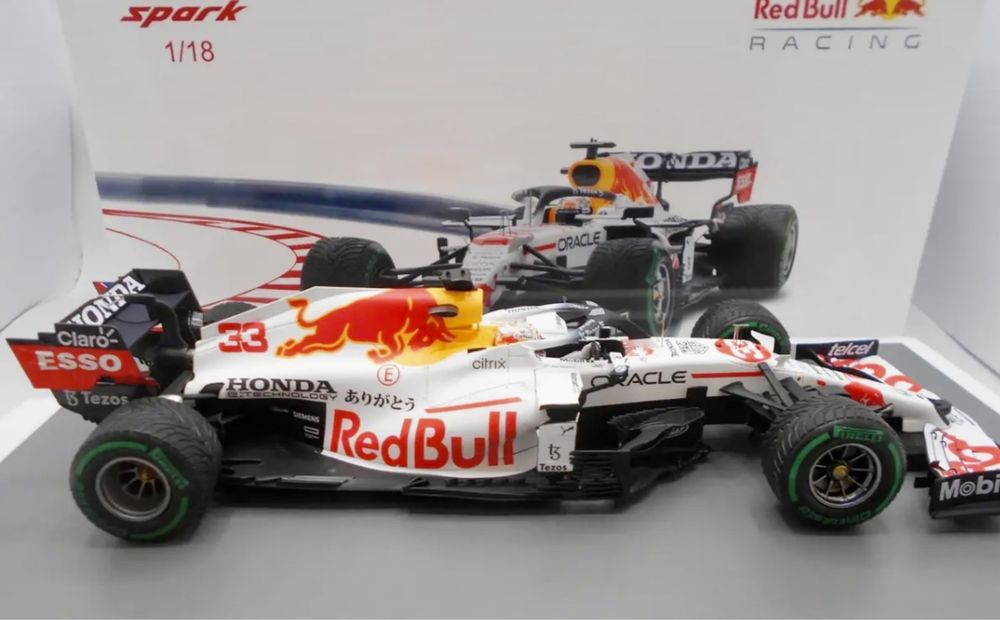 Macheta red bull f1 formula 1  marca Spark  scara 1/18 Max Verstappen