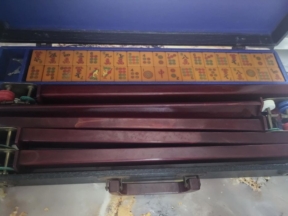 Vând joc rummy chinezesc 154 de piese an 1947
