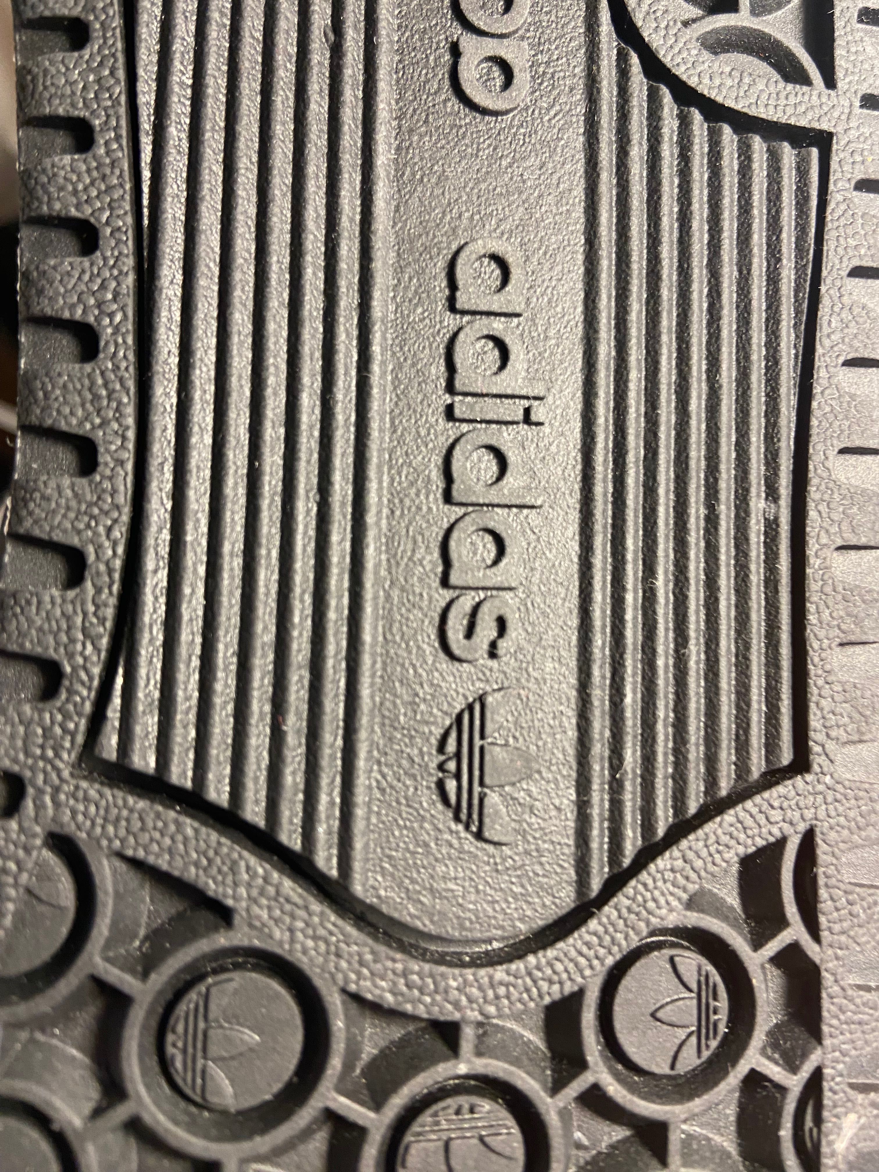 Adidasi adidas Forum mid(ne purtati)+perechei sosete adidas albe