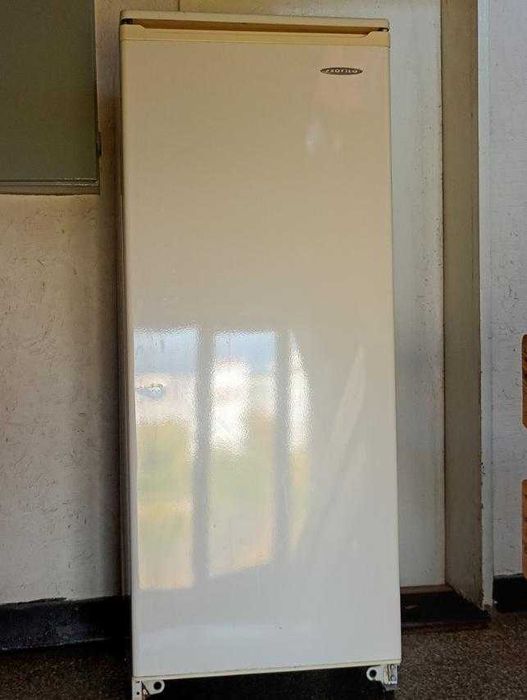 Продавам употребяван, изправен хладилник с фризер Profilo 1300P