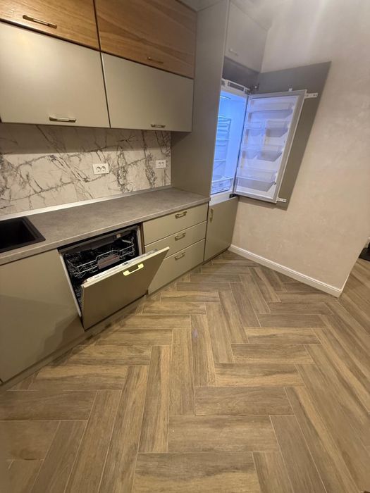 Inchiriez apartament 56 mp cu loc de parcarePacurari/Alpha Bank