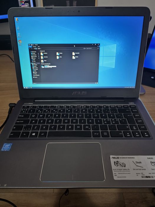 Laptop slim Asus E403S Intel quad core, 4gb, 128gb