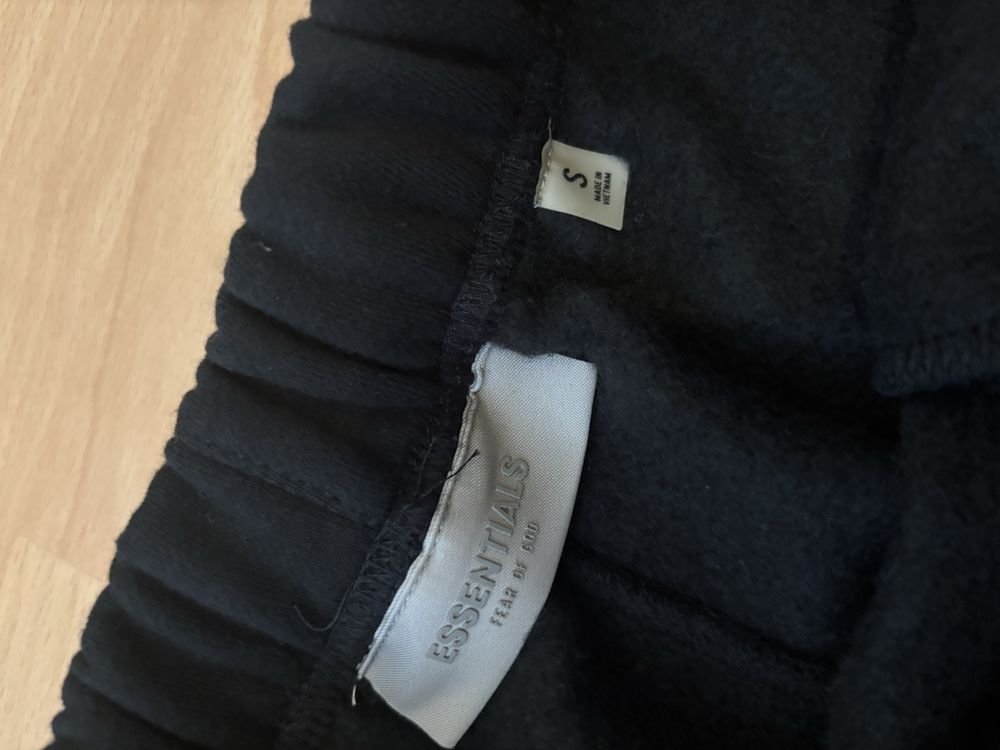 Essentials shorts-черни