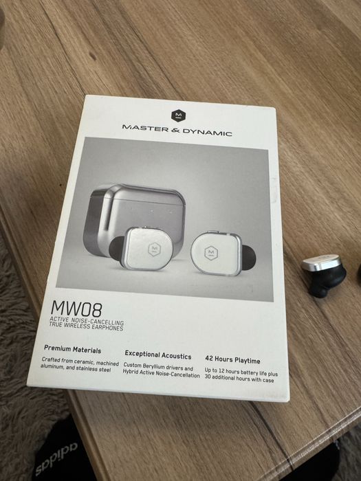 Master & Dynamic MW08