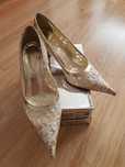 Pantofi de dantela alba cu auriu marimea 39 toc 7cm