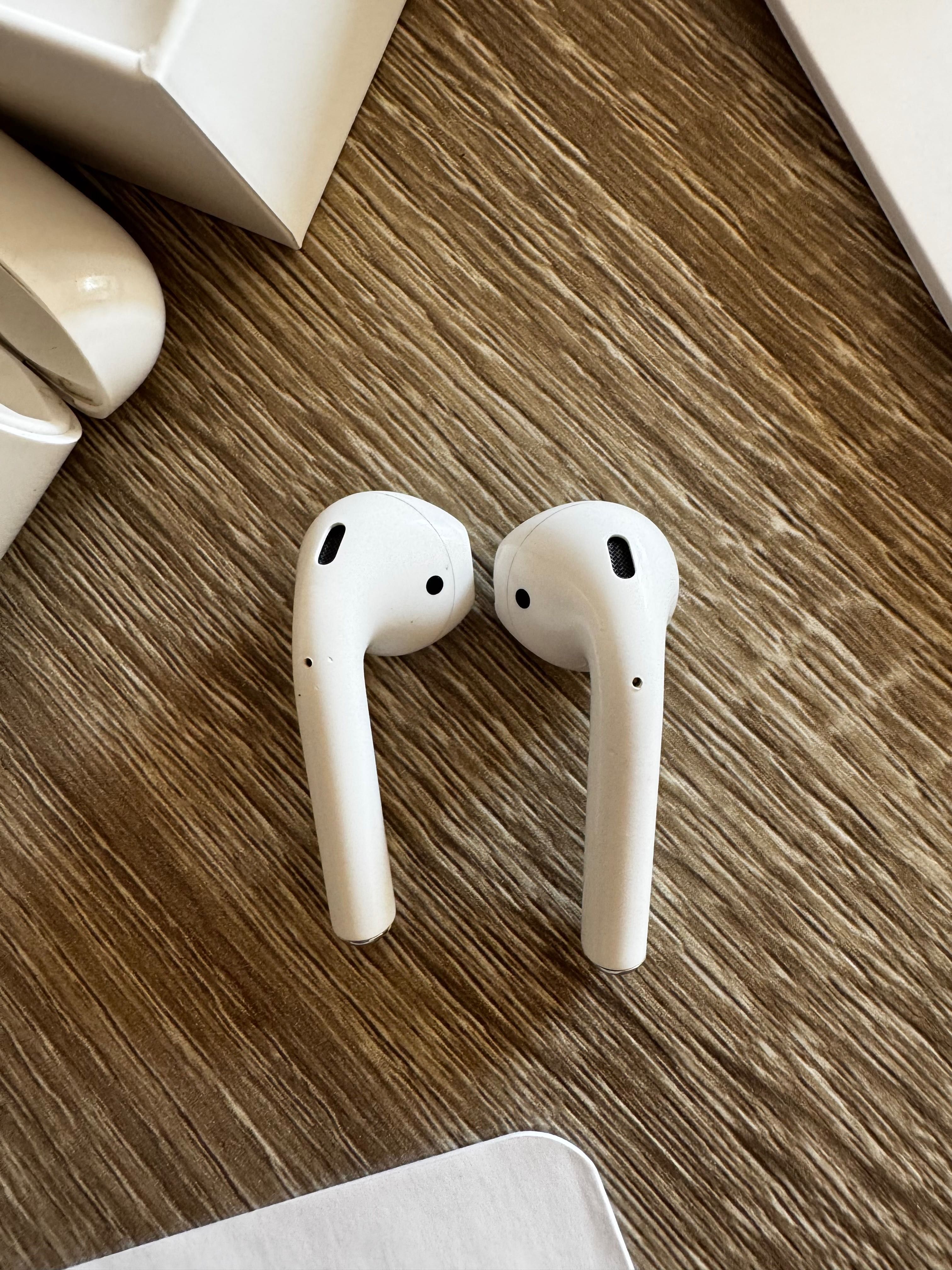 Apple AirPods Слушалки