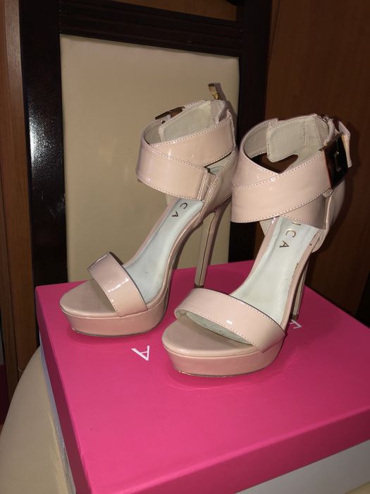 Pantofi cu toc nude