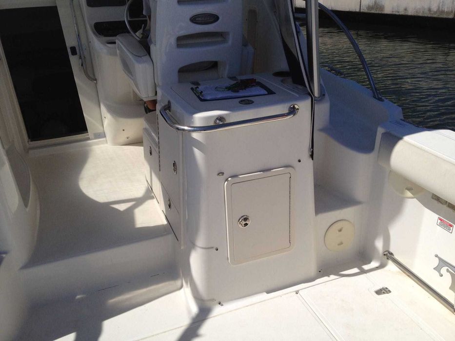 Boston Whaler 305 Conquest –Nescufundabilă, cu 2×300 CP Mercury Verado