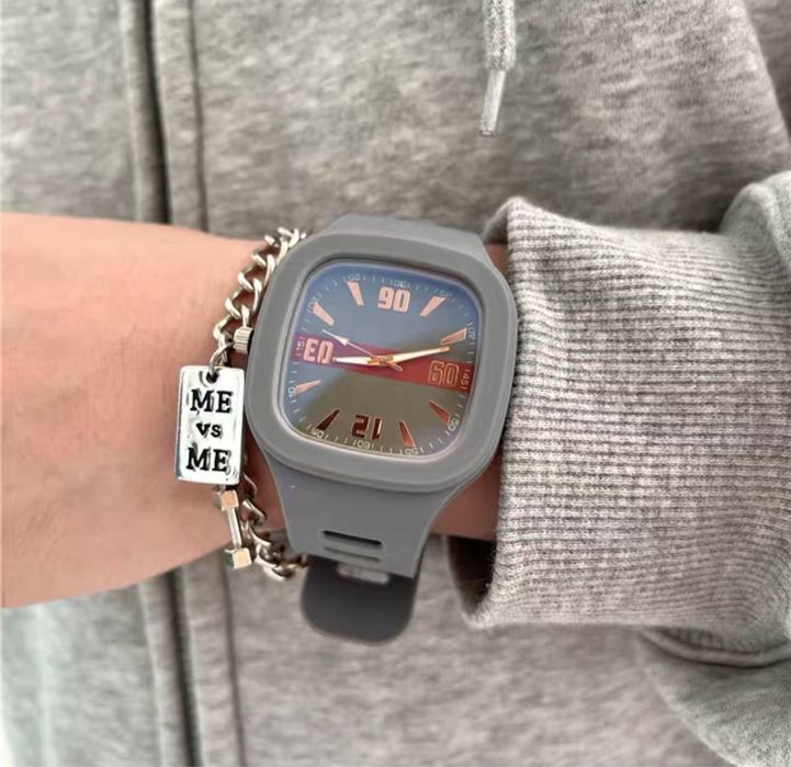 Часы модные наручные, некоторые из них Unisex. Имеется коробка.