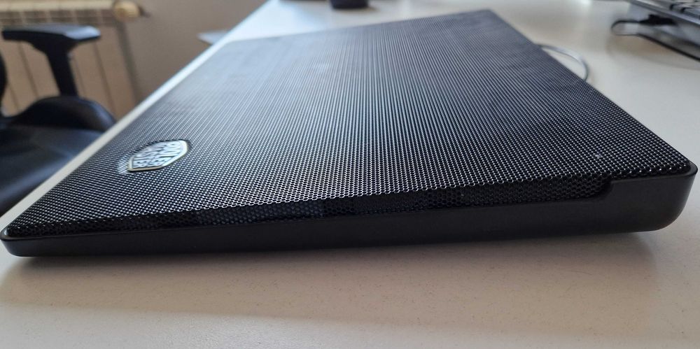 Cooler Master охлаждаща поставка за лаптоп