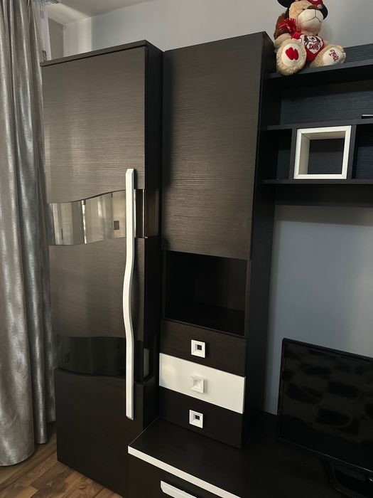 Mobilier living modern wenge cu alb – spațios și elegant