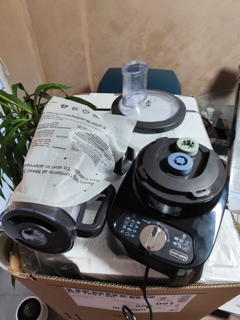 Кухненски робот Moulinex Double Force (FP8218) 1000W
340,00 лв. Origin