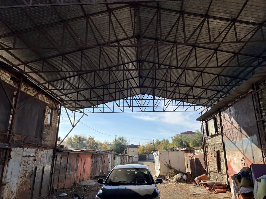 Продам 2 этажный гараж с двух сторон под навесом