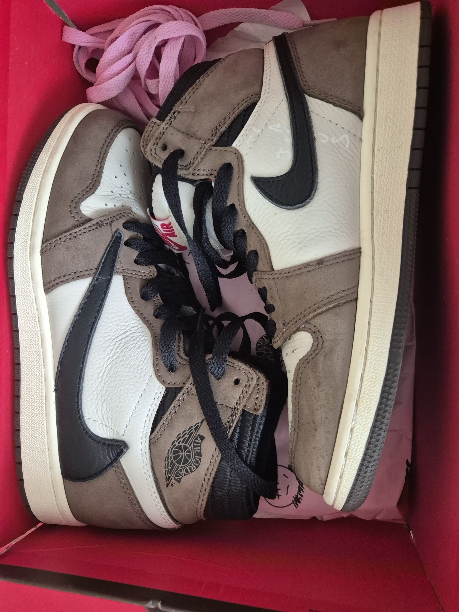 Маратонки Nike, Travis Scott
