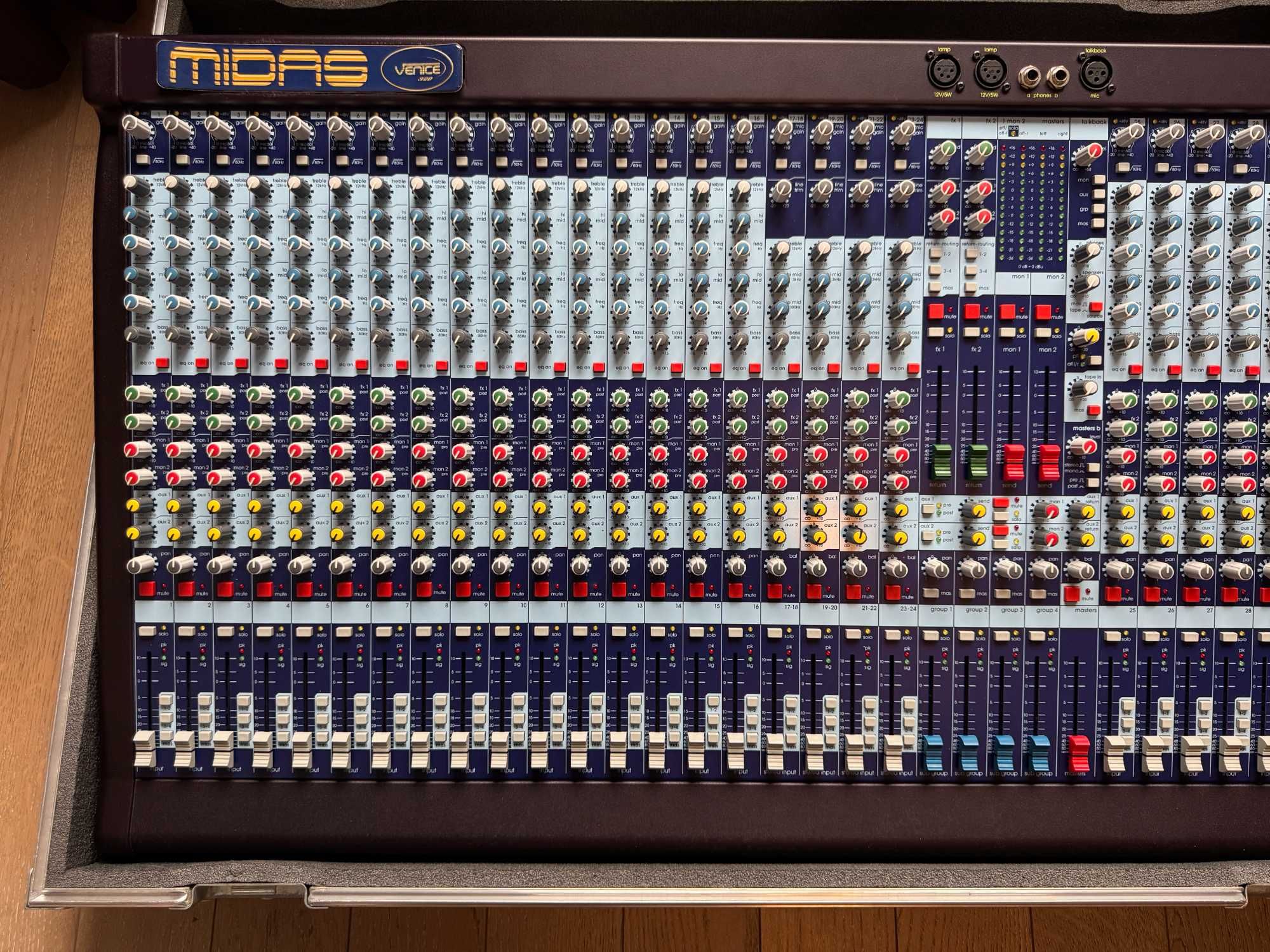 Mixer Midas Venice 320 & Flight case - Near mint condition