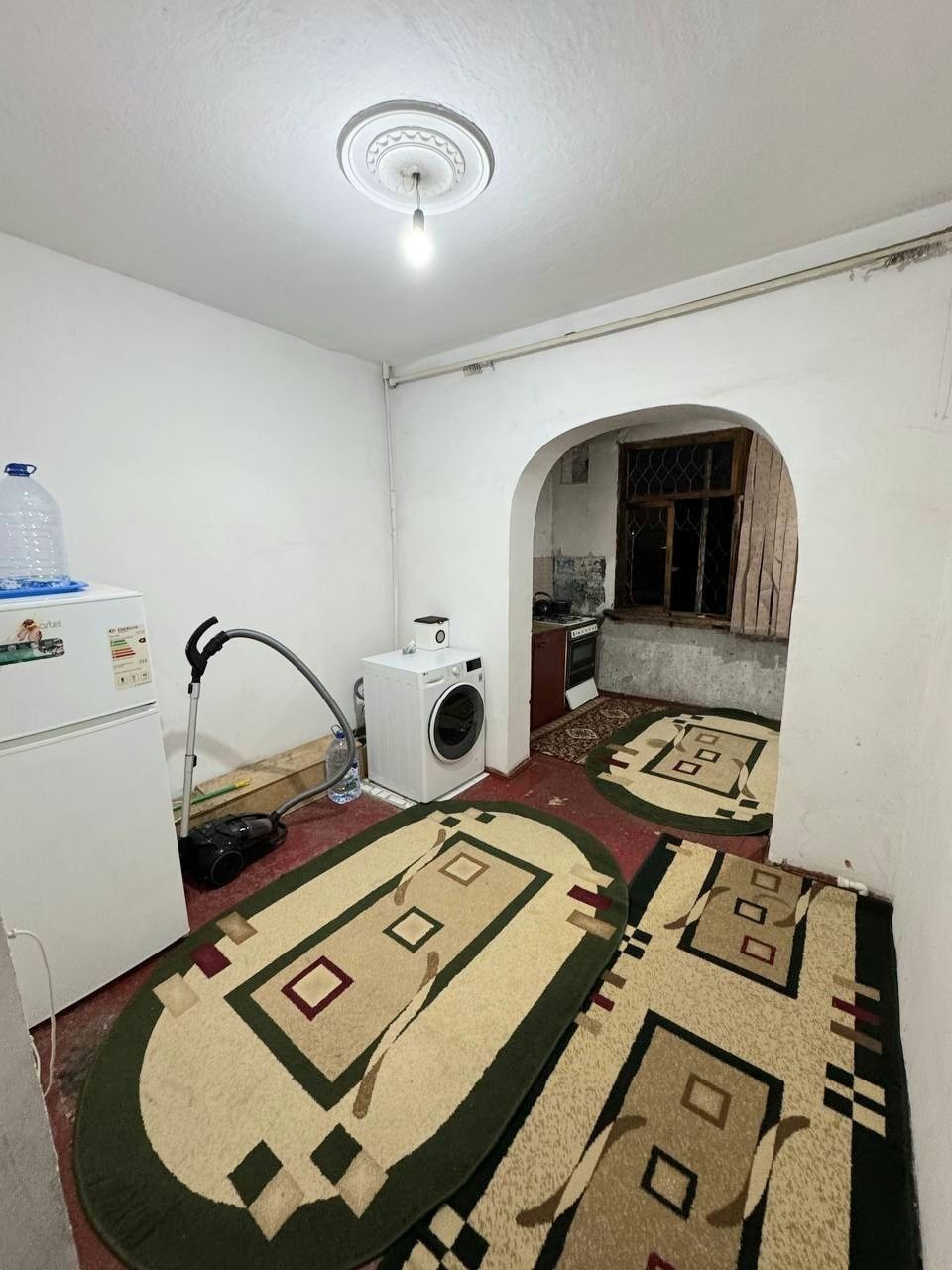 Продаётся 4-комнатная квартира в Сергелийском р-не. 94 м2. Метро рядом