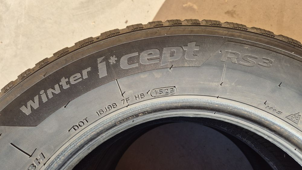 Vand set 4 cauciucuri de iarna Hankook 215/65 R16 pret 250 Ron toate 4