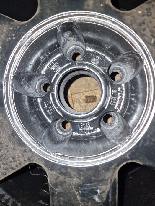 Vând jante aliaj R17