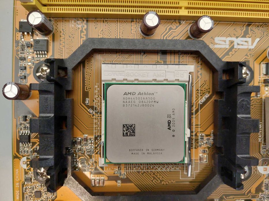 Kit ASUS M2A MX + AMD 4450e 2,3 ghz+ 2,5 GB RAM + SURSĂ 350W