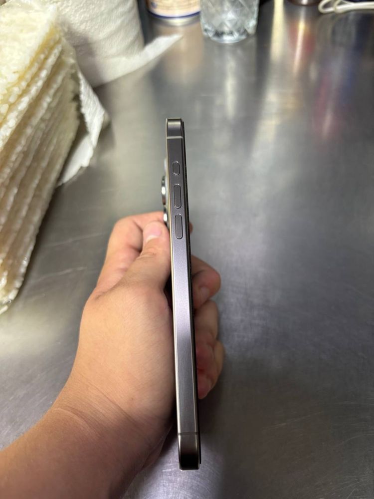 iphone 15 pro max Natural titan 256 gb с гарантия до септепмври 2026