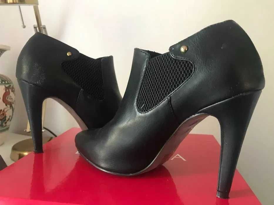 Botine de piele, marca La Strada, cu toc 10 cm