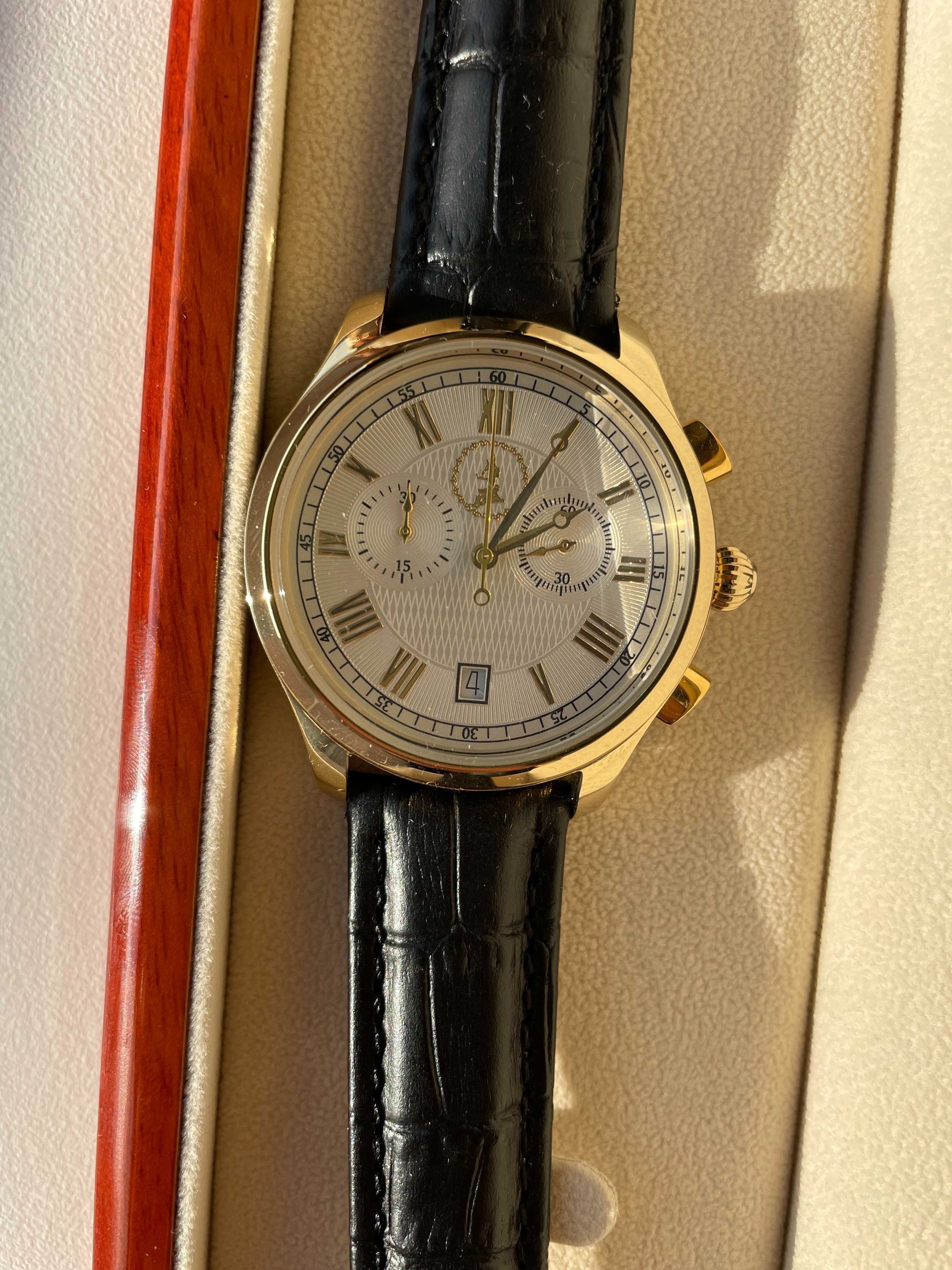 Оригинальные золотые часы с государственной символикой